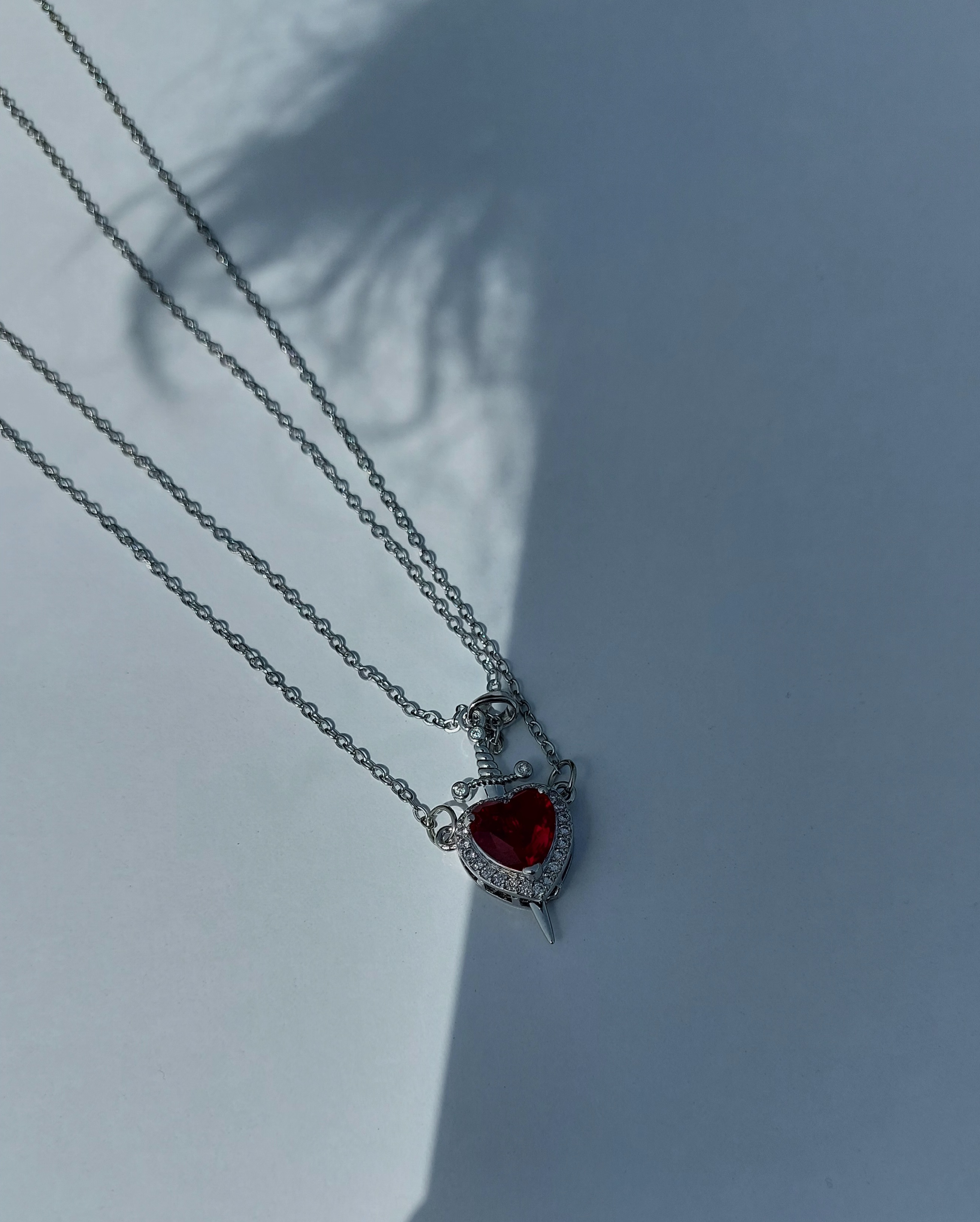 گردنبند قلب و شمشیر