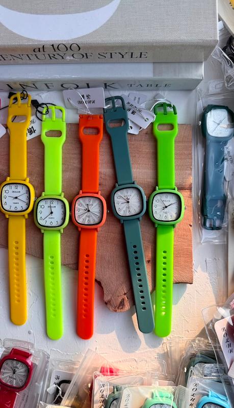 ساعت مچی عقربه ای بولون مربعی